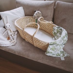 Kosze z łuski kukurydzianej lub trawy morskiej